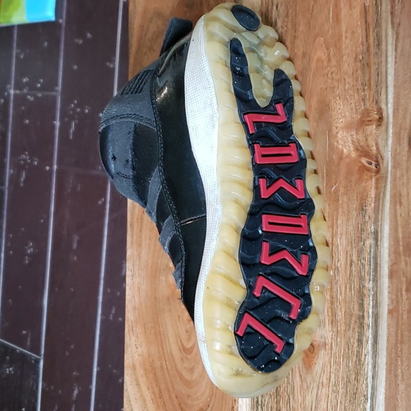 Nike Air Jordan black Toddler shoes. Size 10C. Pre-owned Velcro & elastic close - Picture 8 of 10